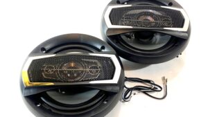 Parlantes Automóvil 4 Vias 6"-150mm Max. 400w Nominal 100w Par