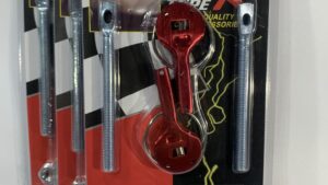 Cierre Gancho Capot Auto Espolon Deportivo Tuning Carrera x 2