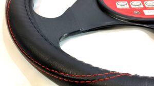 Cubre Volante Universal Simil Cuero Negro Hilo Rojo Diámetro 38cm