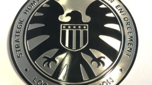 Sticker Insignia Emblema Metálico Autoadhesivo United States - USA S.H.I.E.L.D. - Diametro 7.5cm