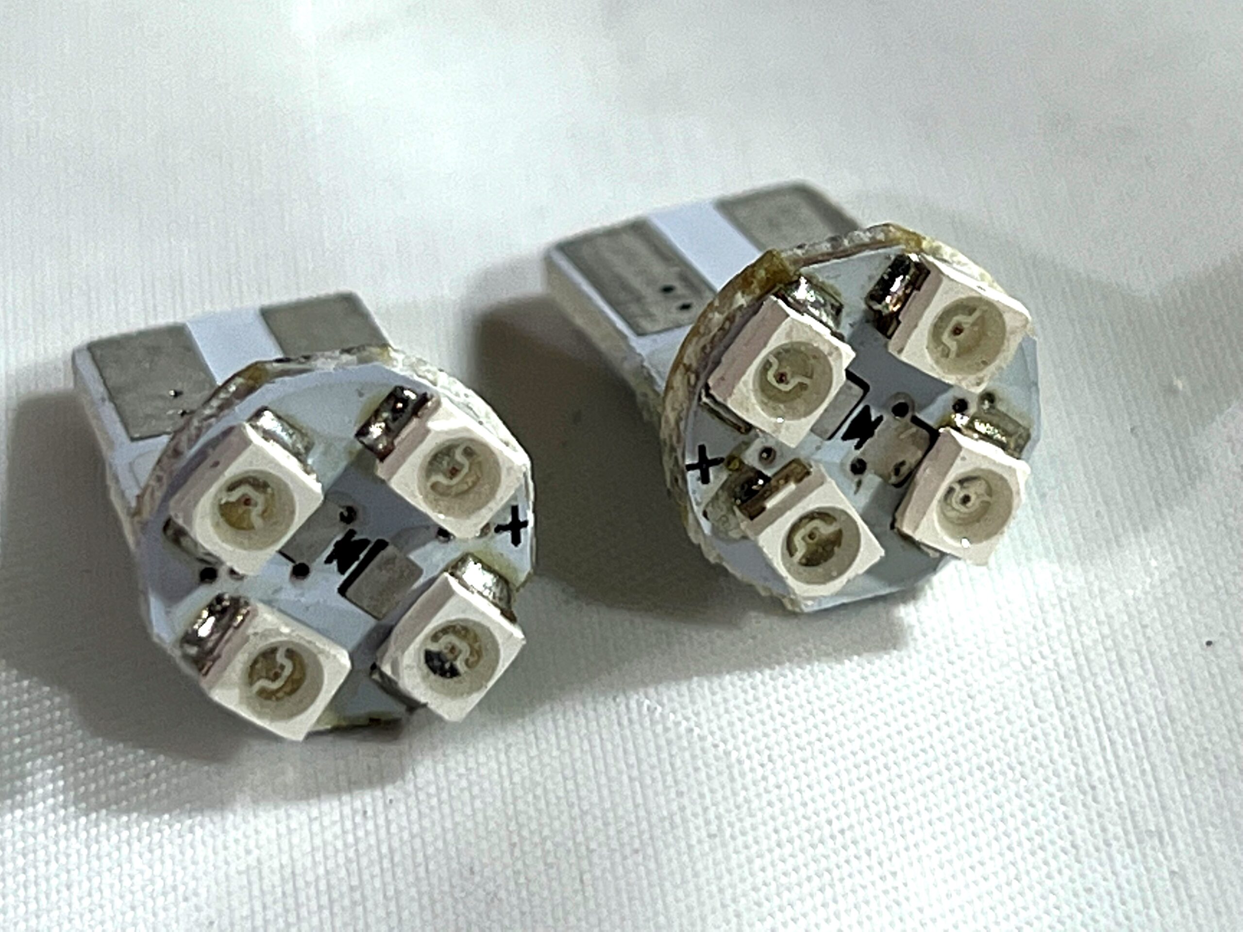 Lamparas T10 - 4 Leds - 3W-12v Ambar P/Tablero / Posición / Interiores Automóviles x Par - Imagen 3