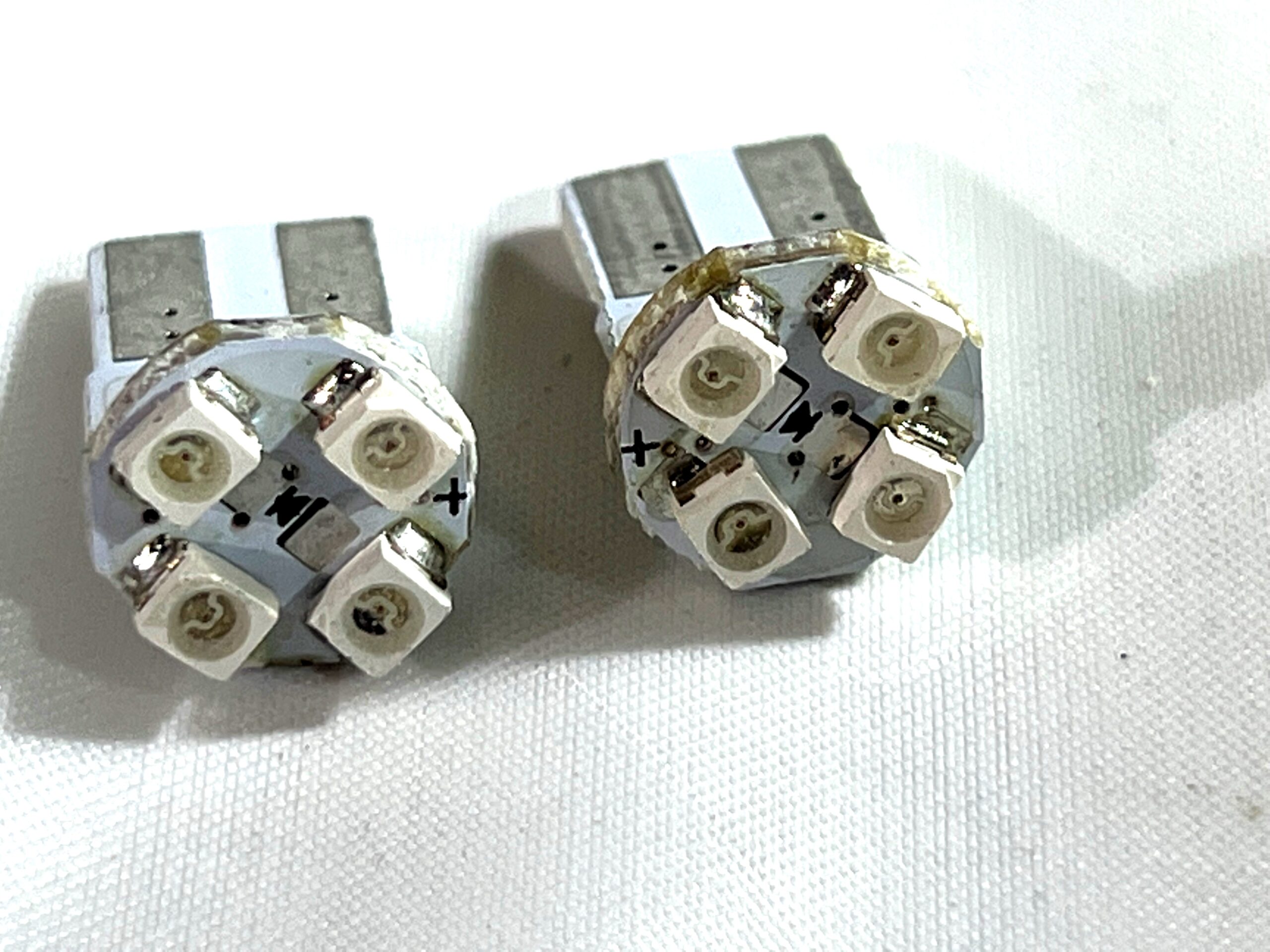 Lamparas T10 - 4 Leds - 3W-12v Ambar P/Tablero / Posición / Interiores Automóviles x Par