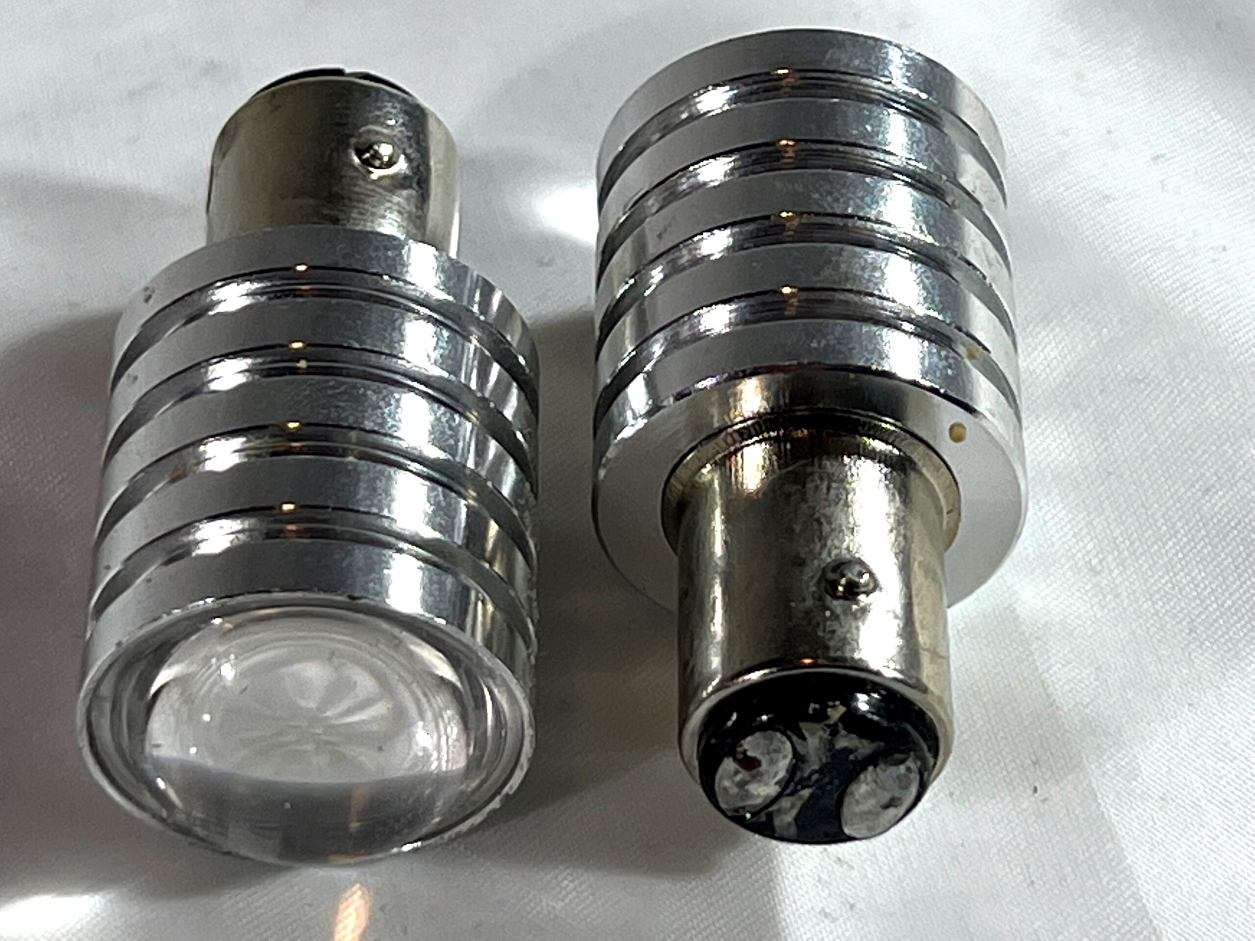 Lampara 2 Polos 1157 C/Disipador 6W-7020 + Lupa Brillante / Mini Foco / Posición & Freno / 12v Blanca x Par