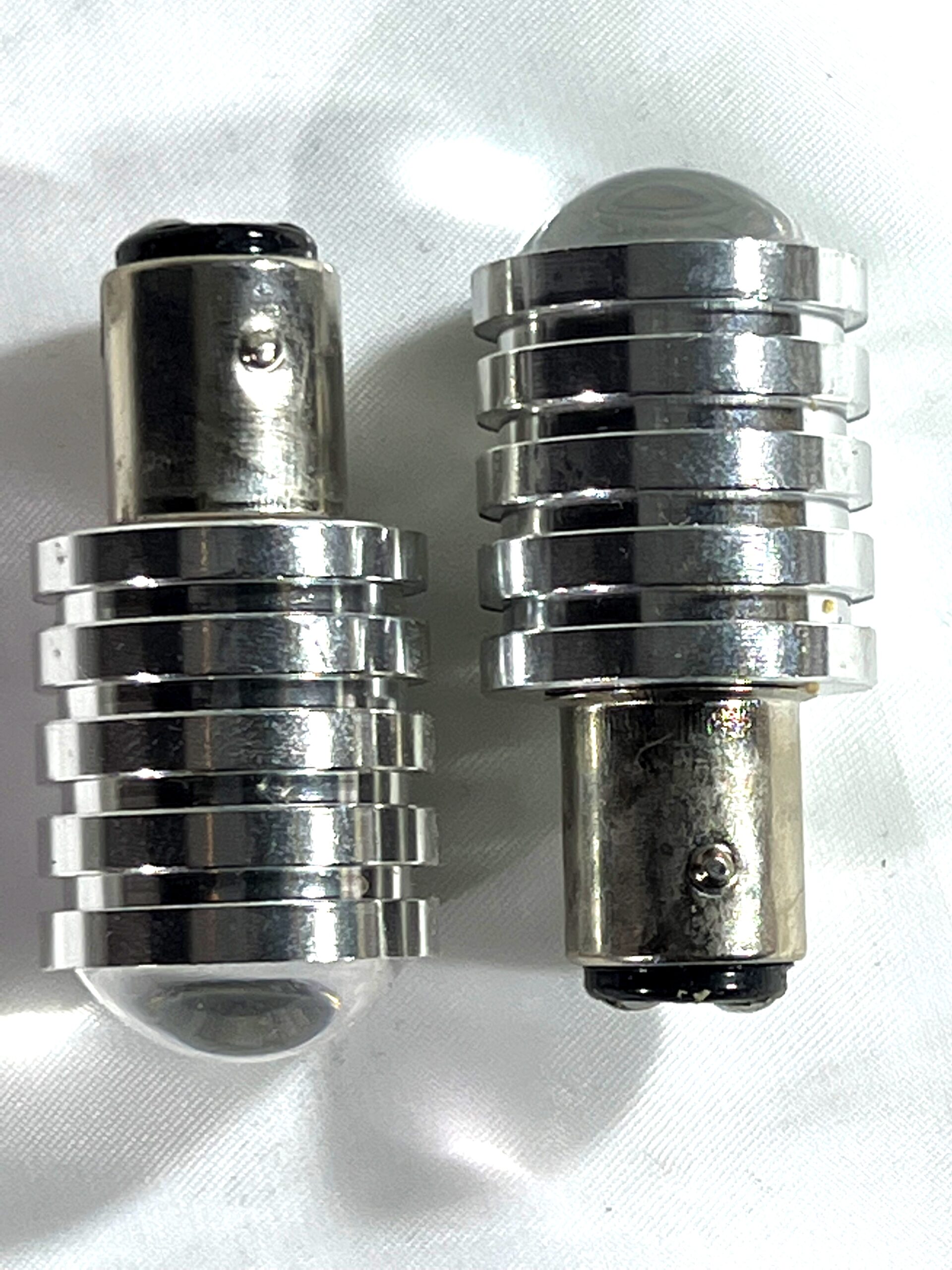 Lampara 2 Polos 1157 C/Disipador 6W-7020 + Lupa Brillante / Mini Foco / Posición & Freno / 12v Blanca x Par - Imagen 4