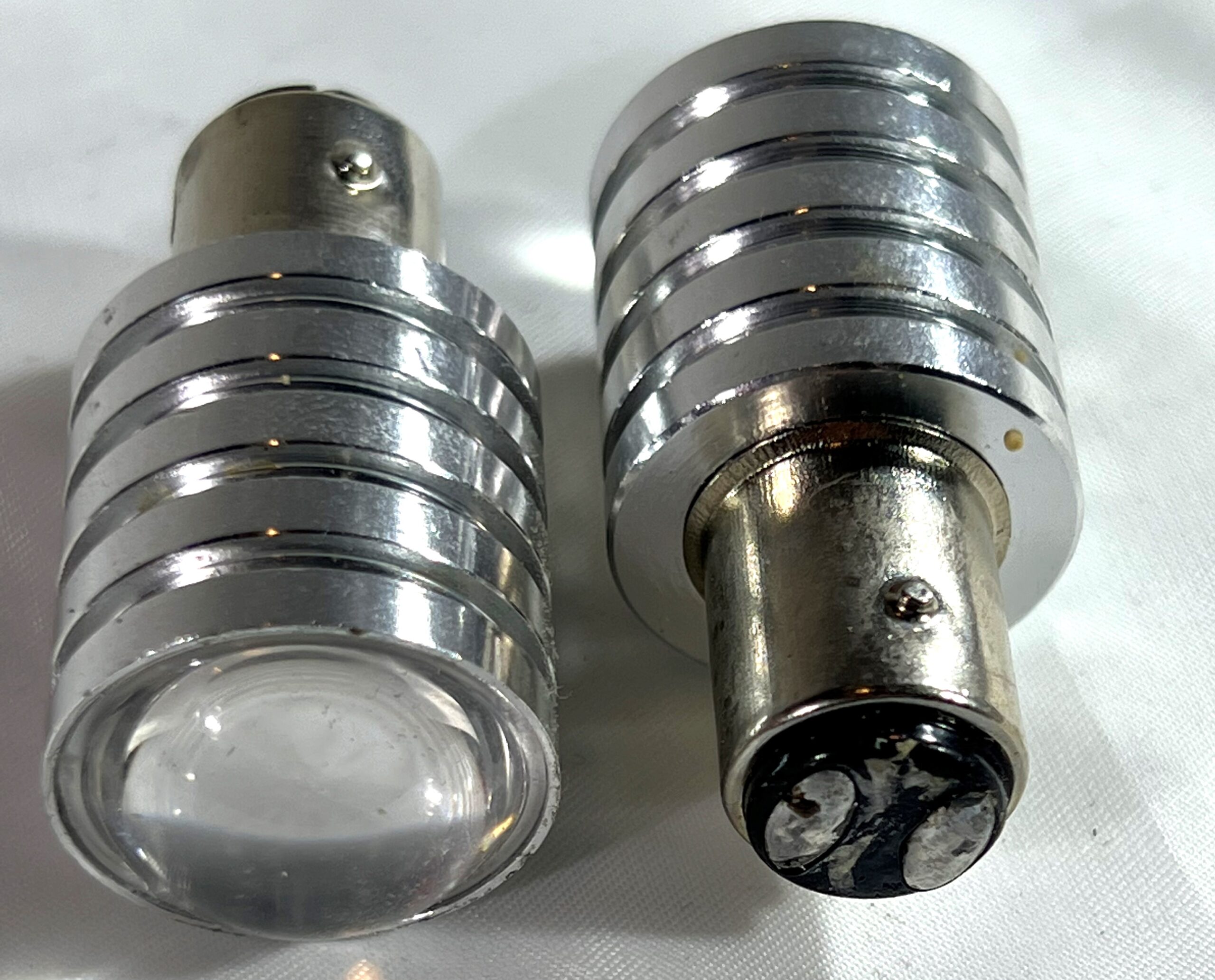 Lampara 2 Polos 1157 C/Disipador 6W-7020 + Lupa Brillante / Mini Foco / Posición & Freno / 12v Blanca x Par - Imagen 3