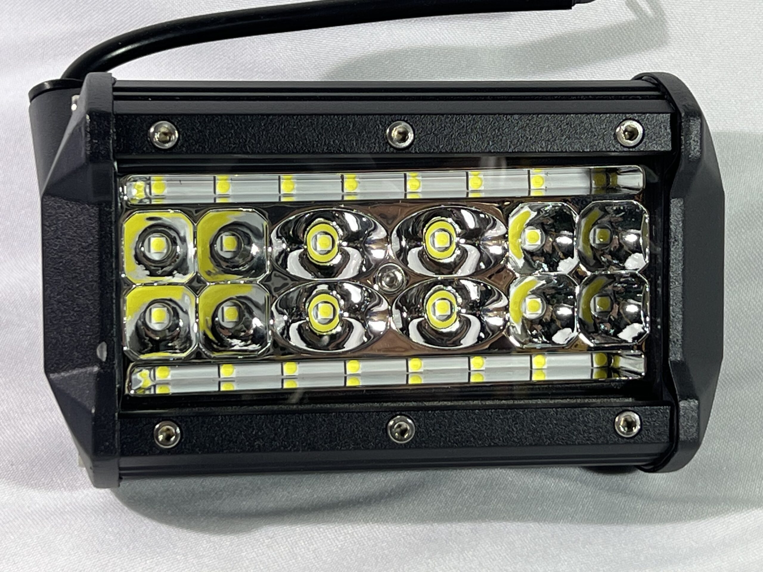 Foco Led Luz Día Blanco & Ambar Caminero 28 Leds 90w 12v - 13cmx7cm Automóvil Moto Lancha Cuatriciclo Mod.3371 - Imagen 4