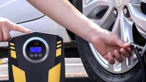 Compresor Aire Portátil Inflador Neumáticos C/Conexión Encendedor Automóvil 12v-120w + Linterna Emergencia Incorporada - Modf.CDIG