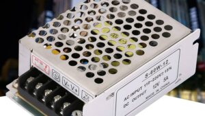 Transformador 110v-220v-12v - 5A 60w  USO: Tiras Leds & Cables Luz Neón / Cerraduras Electromagnéticas / Etc - Mod.705-5A