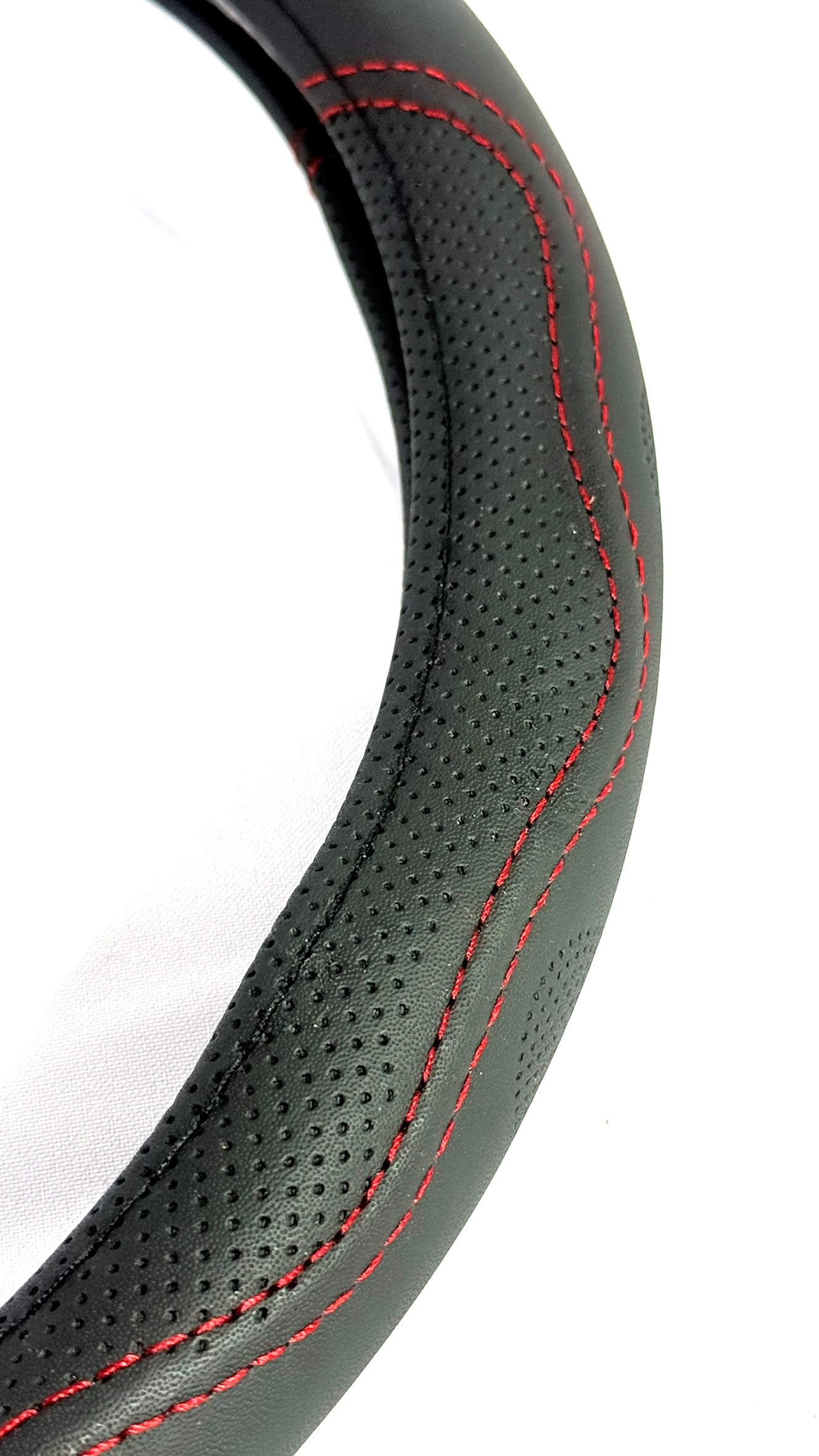 Cubre Volante Universal Cuerina Diámetro 38cm / Negro+Hilo Rojo Mod.38RED - Imagen 6