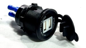 Cargador Auto / Motorhome Encastre - Doble Puerto Usb 12v - Output : DC 5V/ 1A - 2.1A -Mod.HT3003