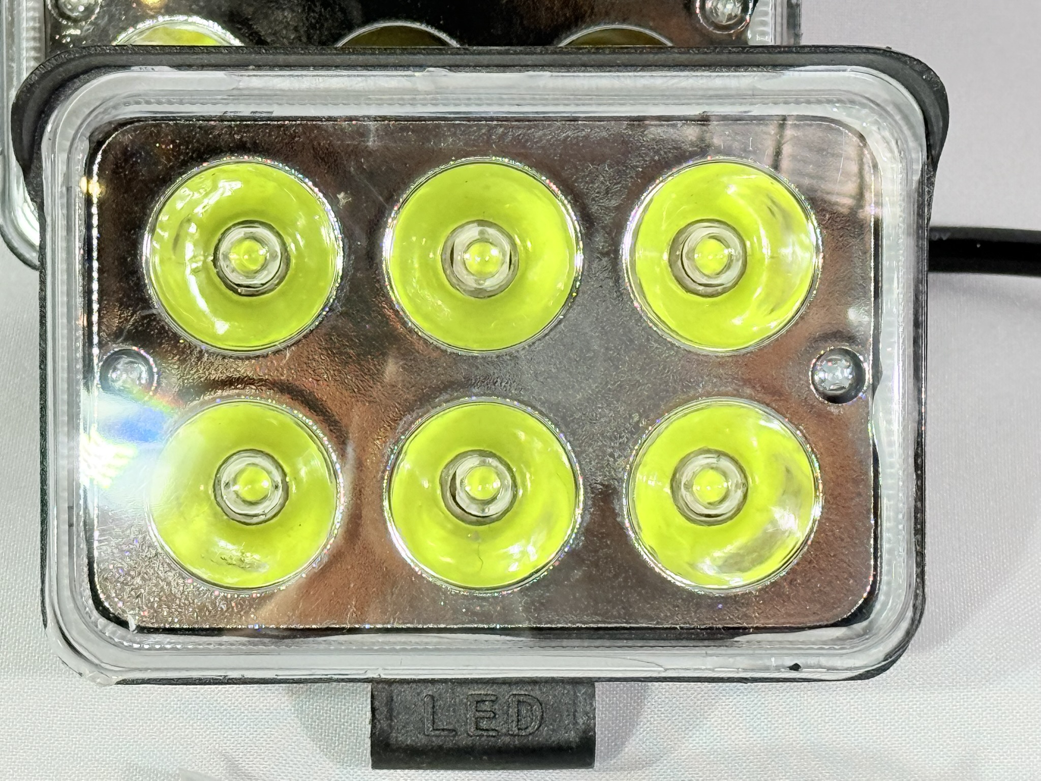 Foco Led Luz Día Caminero 6 Leds 60w / Rectangular / Automóvil - Moto / 7.5cmx11cm / Caja x Par - Mod.5681 - Imagen 8