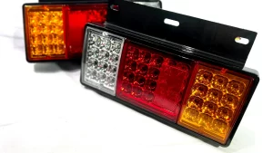 Faroles Leds Traseros Trailers Camion 12v-24v / Luces : Posición / Freno / Señalero / Marcha Atrás / 19.5cmx32cmx7cm / Juego x 2 - Mod.113