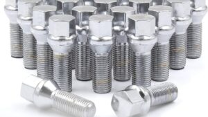 Tornillo Cromado P/Llantas Automoviles Cromada Pase 12mmx1.25 / Llave 19mm / 5cm /Unidad - Mod.B003