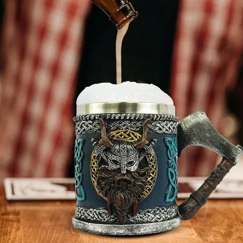 Taza Jarra Decorativa Guerrero Nórdico + Asa Hacha / Vikingo - Medieval / Material : Imagenes Medievales Resina & Recipiente Acero Inoxidable / Cerveza - Refrescos - Cafe - Etc. / 16.5x9.5x12cm / Capacidad 450ml - Mod.WJA15